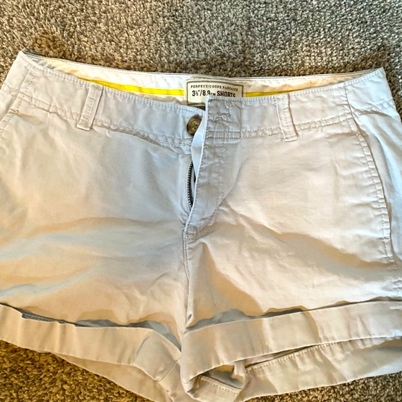 Size 4 Bone coloured summer short - Picture 1 of 2
